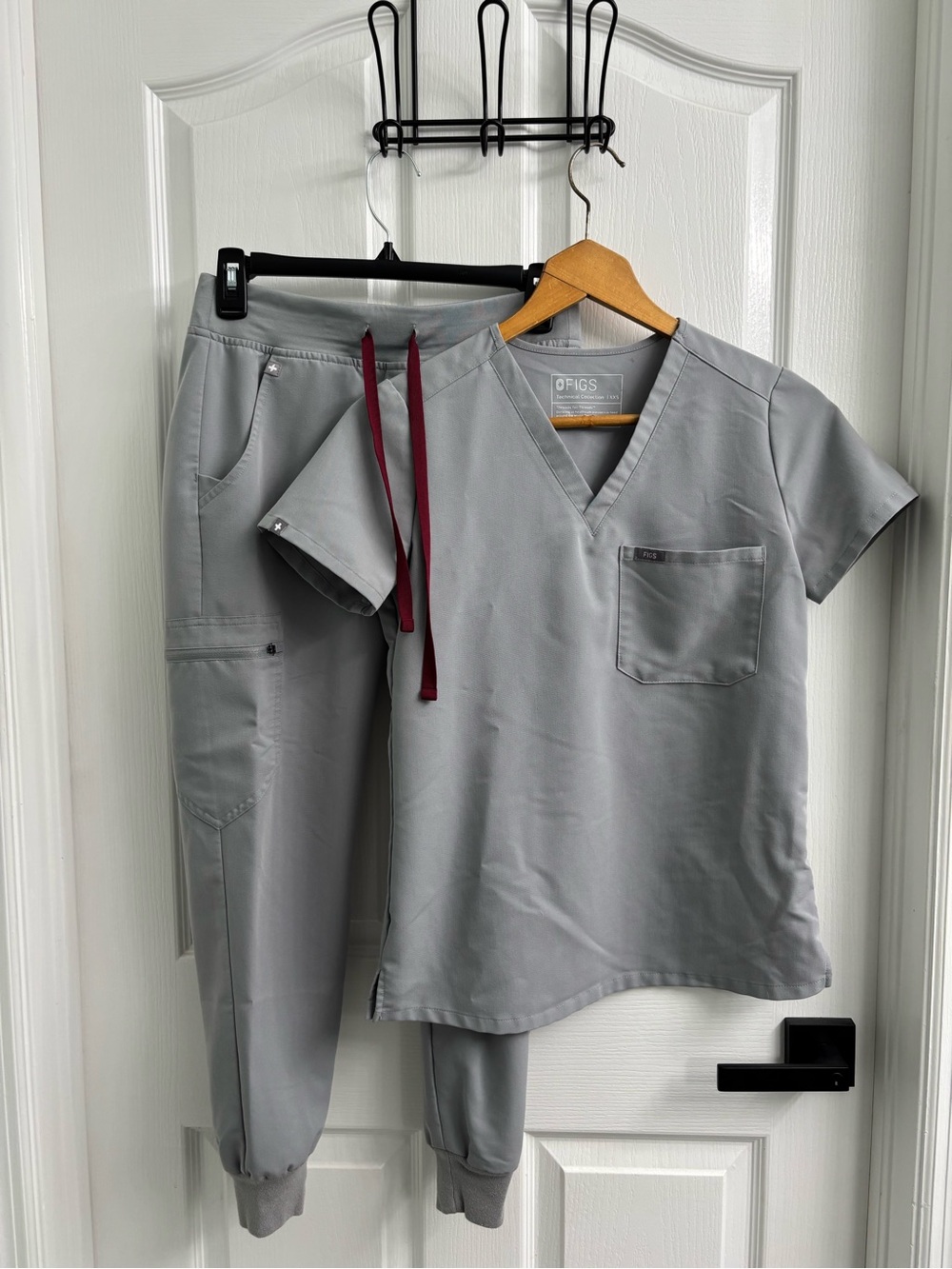 FIGS Women’s Jogger Scrub Set